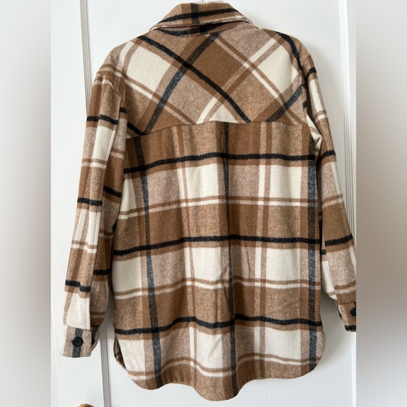 Tan shacket - Picture 2 of 3